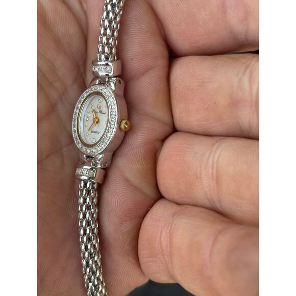 Lucien Piccard 27090WH Mother Of Pearl Dial Ladies Watch! New Battery! - Picture 5 of 10